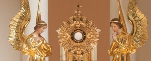 adoration, eucharistic adoration, chapel of st cecilia, nashville dominicans, st cecilia congregation, adoring angels, monstrance,